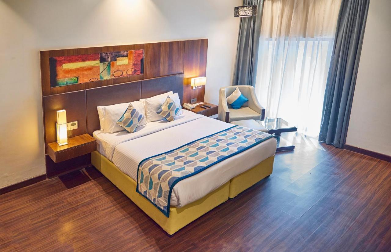 The P L Palace Agra 4*