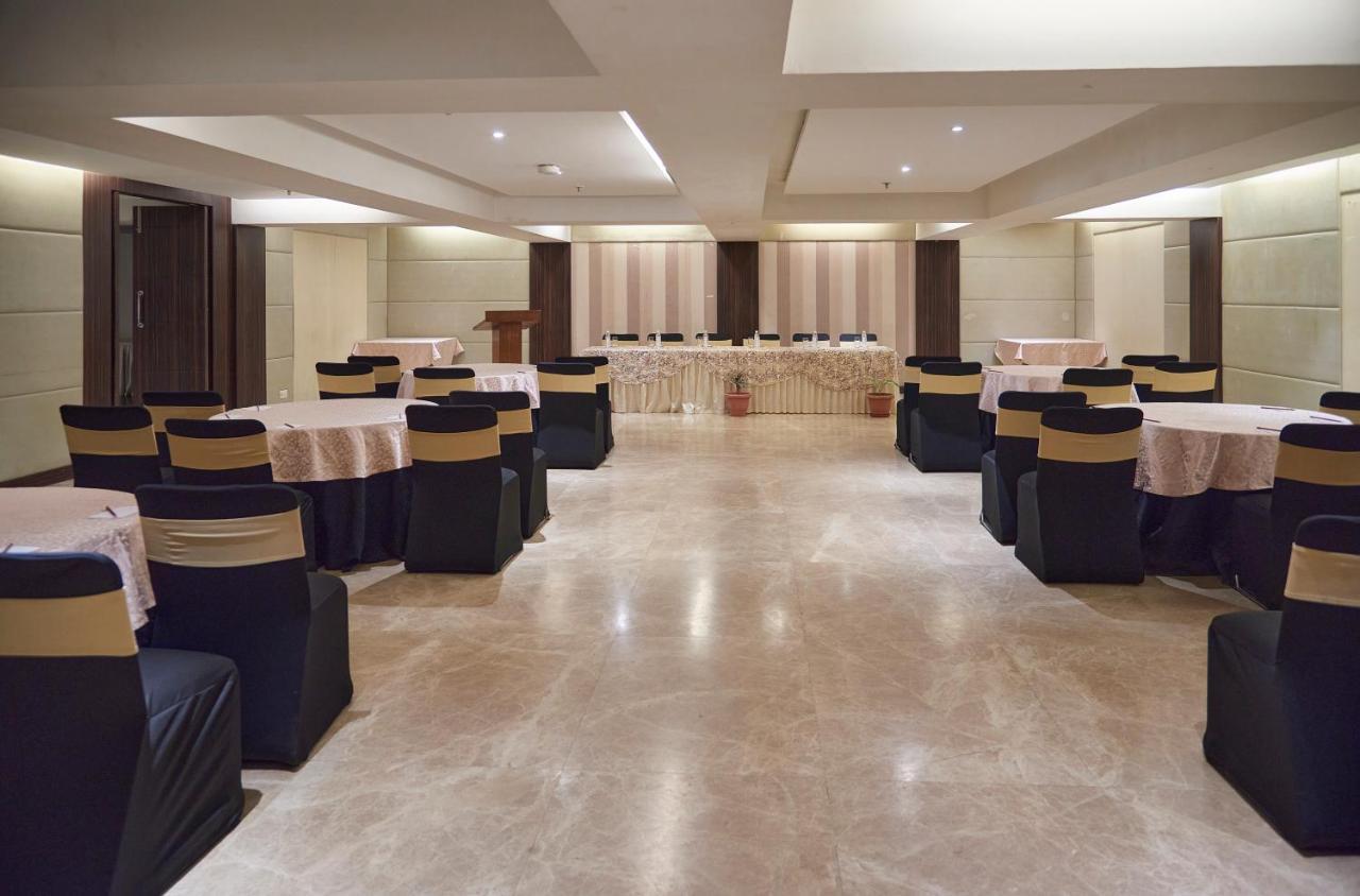 The P L Palace Agra Hotel 4*