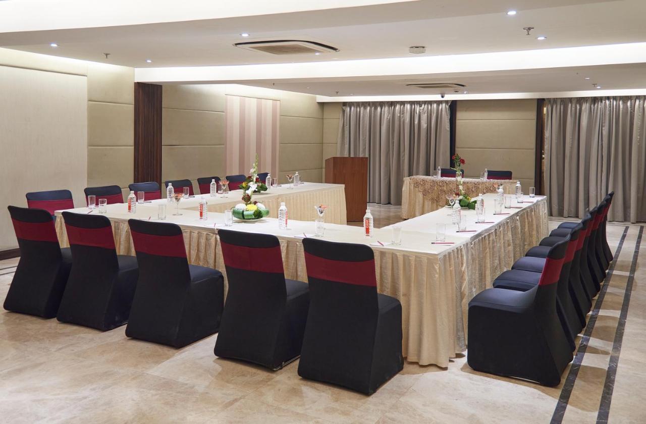 The P L Palace Agra 4*