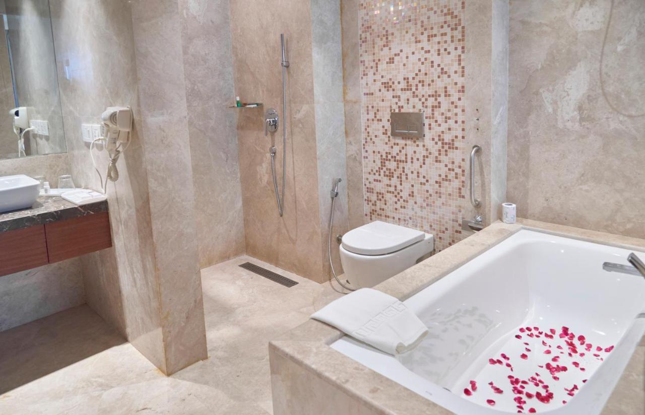 The P L Palace Agra 4*