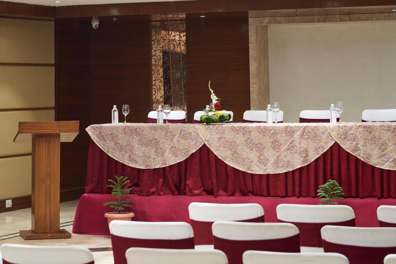 The P L Palace Agra Hotel 4*